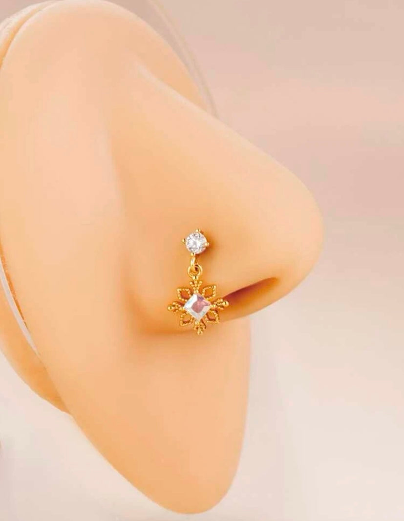 Gold diamond shaped nose stud